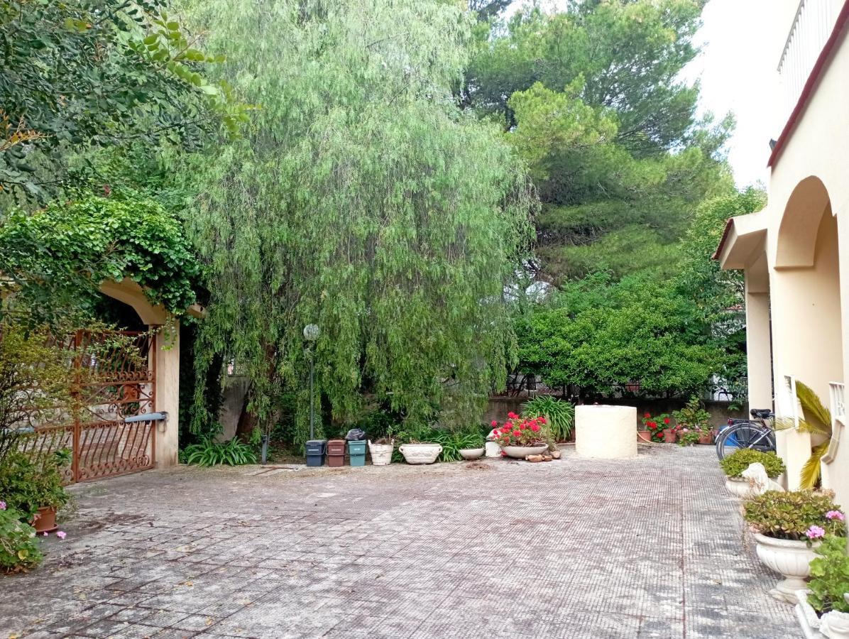 Casa Vacanze Il Carrubo Лепорано Екстериор снимка